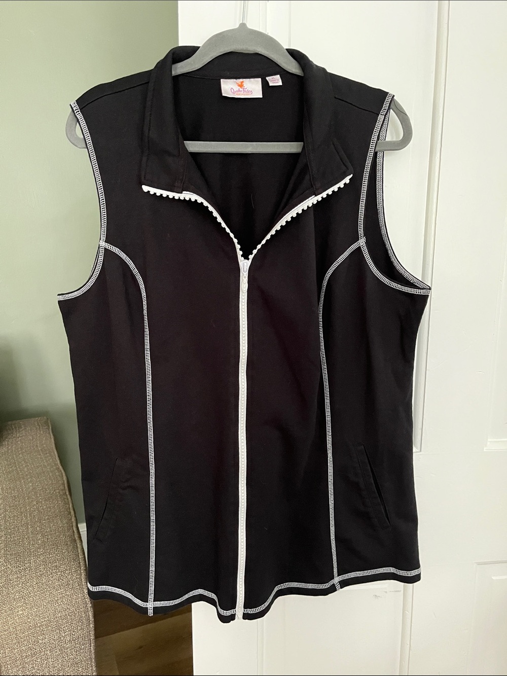 Quacker Factory XL Black Knit Vest  Rhinestone Accents Zipper